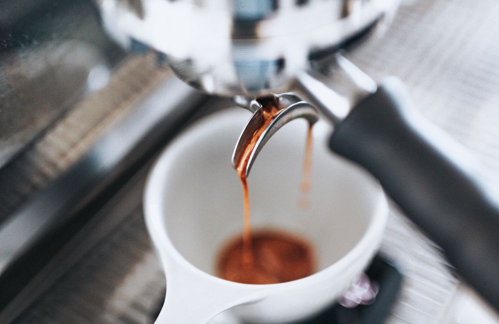 Qué es y cómo hacer un café con leche