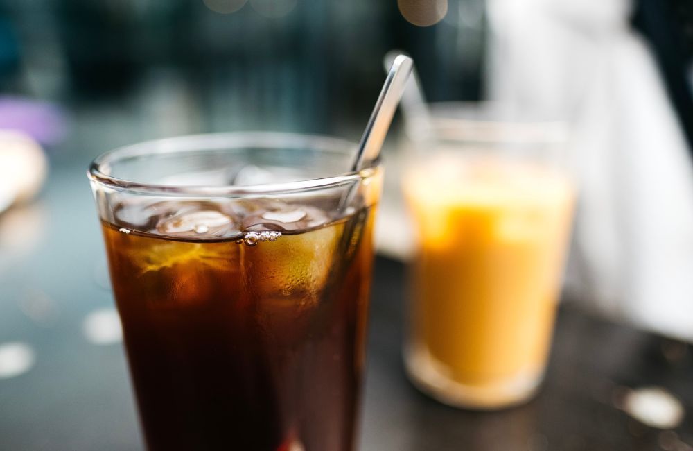 Un vaso de cold brew o café frío es la mejor opción para tomar café en verano