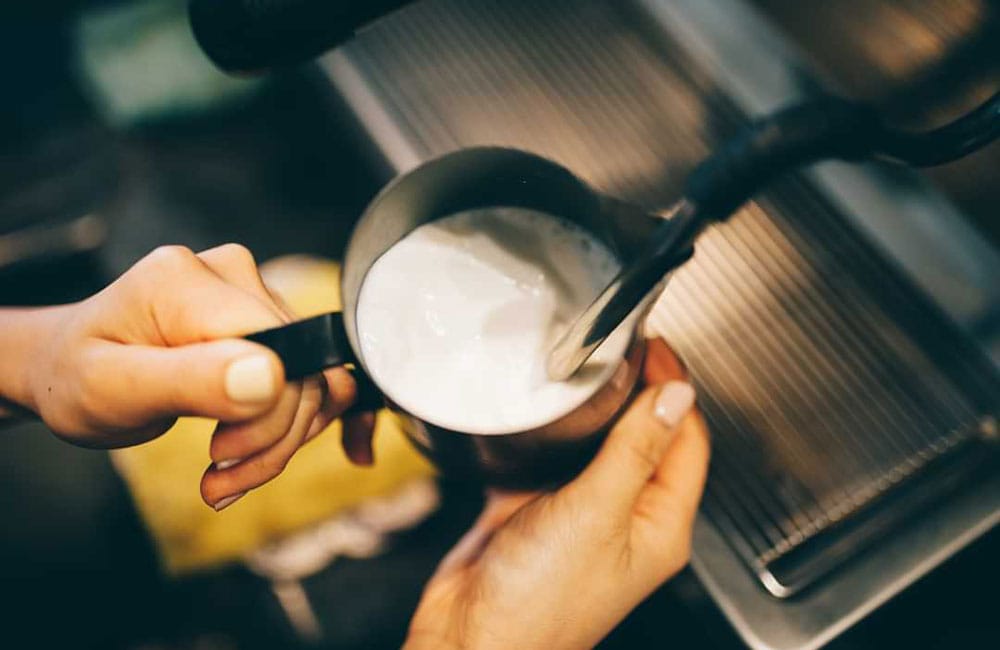Cómo hacer espuma de leche de 5 formas