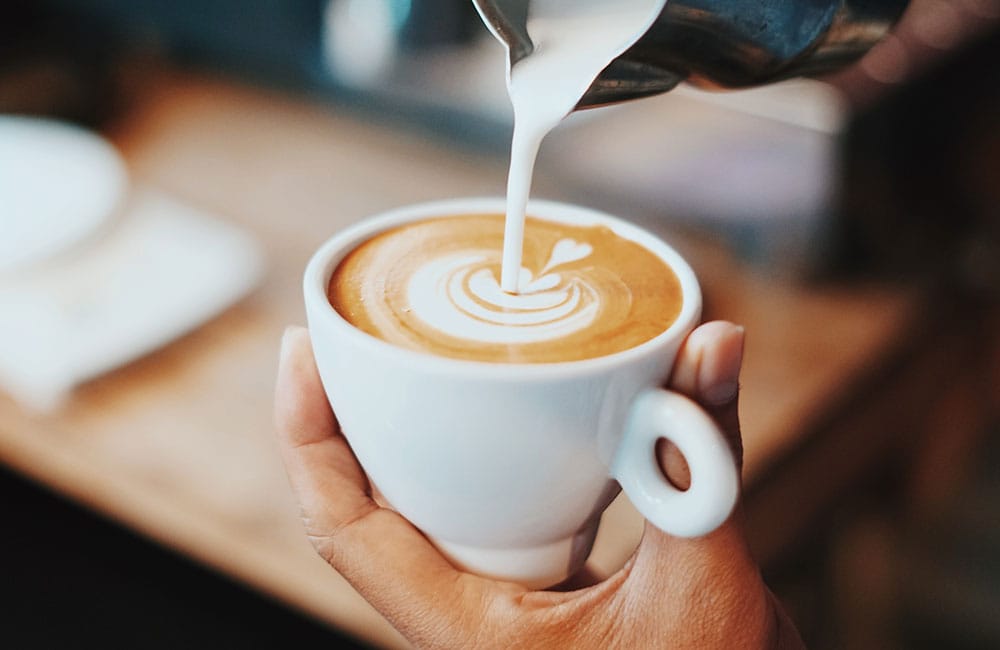 Cómo hacer espuma de leche en cafetería