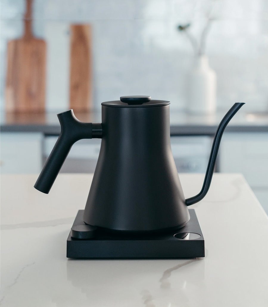 Hervidor eléctrico con cuello de cisne negro mate fellow kettle stagg ekg pro