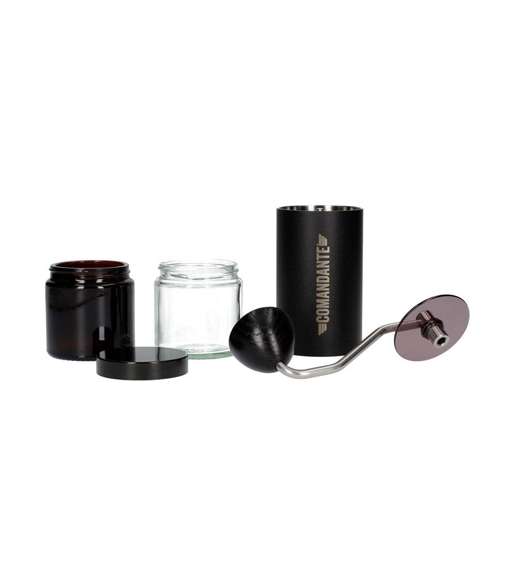 Molinillo de café manual Comandante C40 con fresas cónicas de acero inoxidable martensítico con un alto contenido en nitrógeno altamente resistentes a las dentaduras.