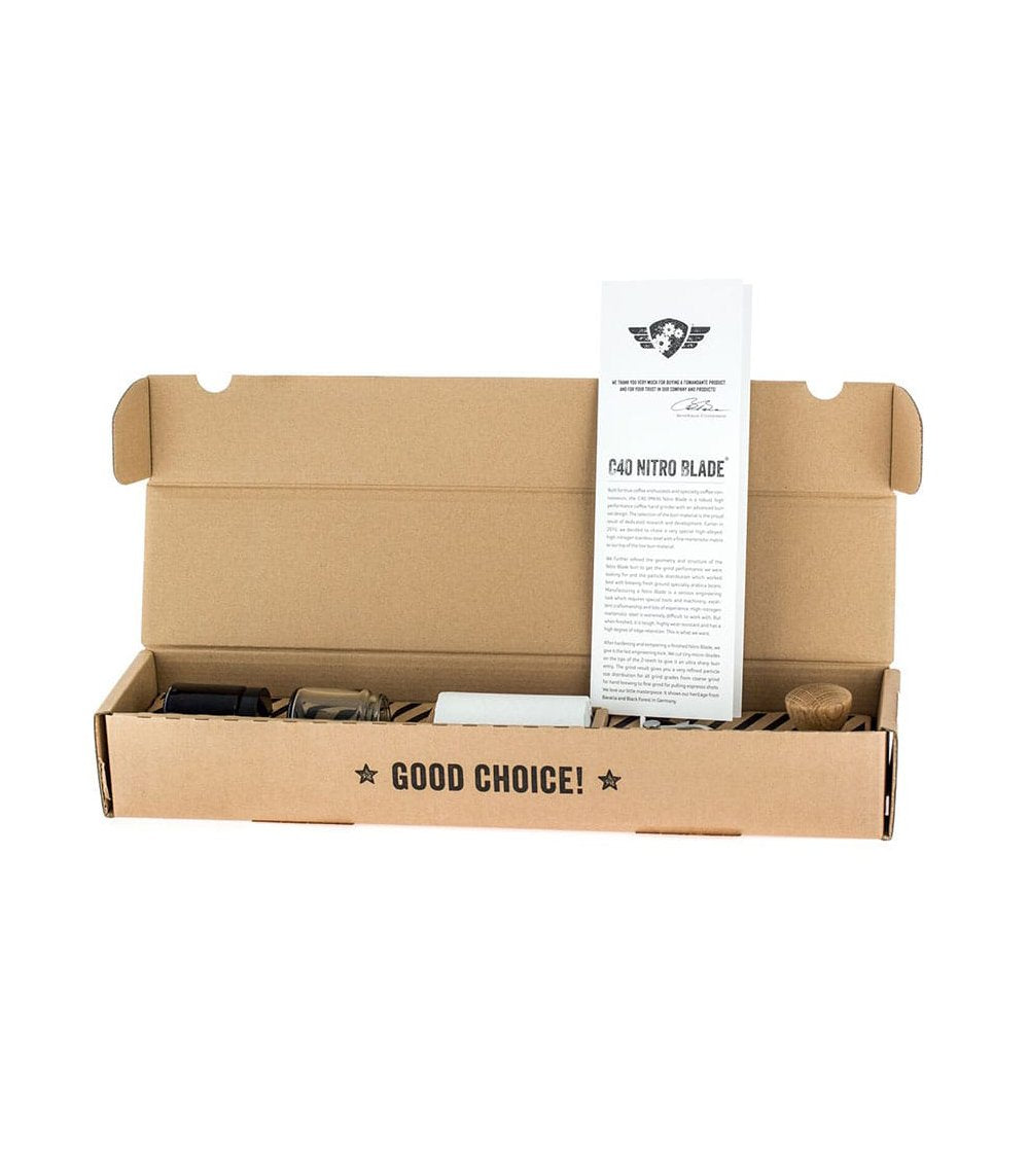 Molinillo de café manual Comandante C40 con fresas cónicas de acero inoxidable martensítico con un alto contenido en nitrógeno altamente resistentes a las dentaduras.