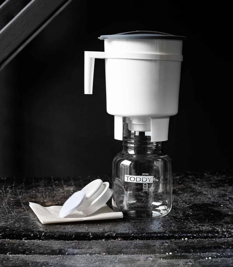 Sistema de cafetera para hacer café cold brew de la marca Toddy