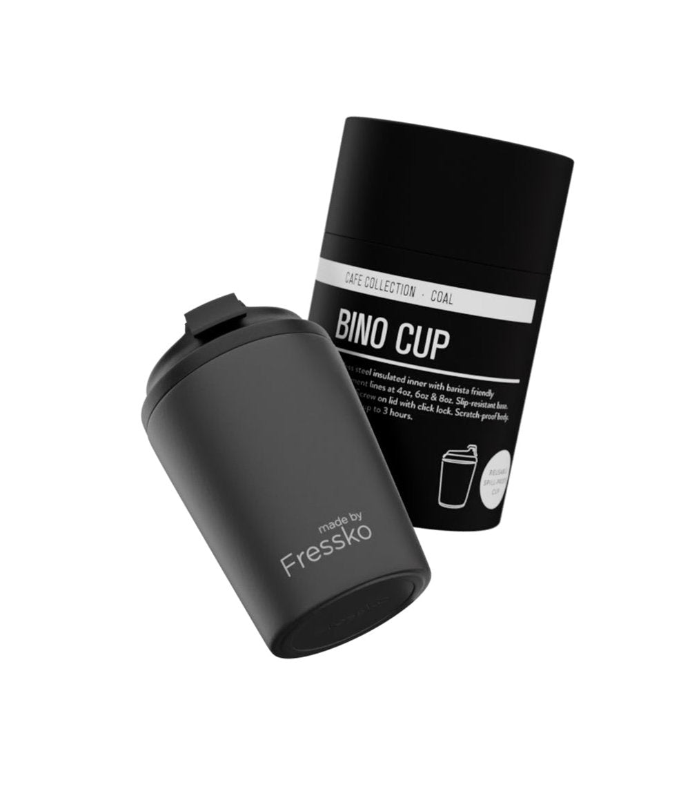 Taza termo para café de color negro con packaging de la marca Fressko
